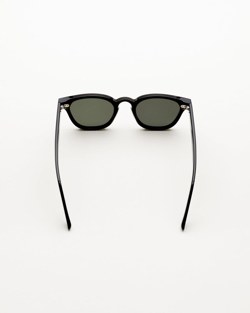 River Black - green solid lens