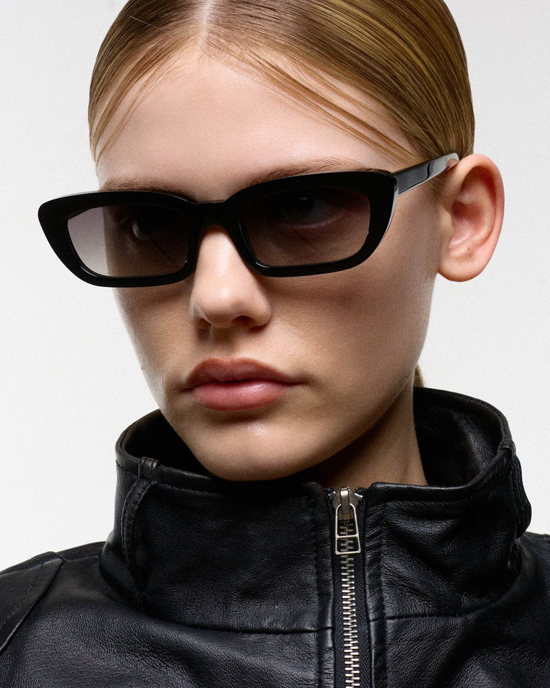 Nova Black - grey gradient lens