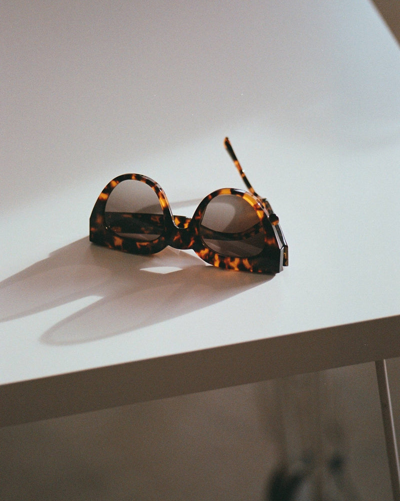 Hilma Havana - grey gradient lens