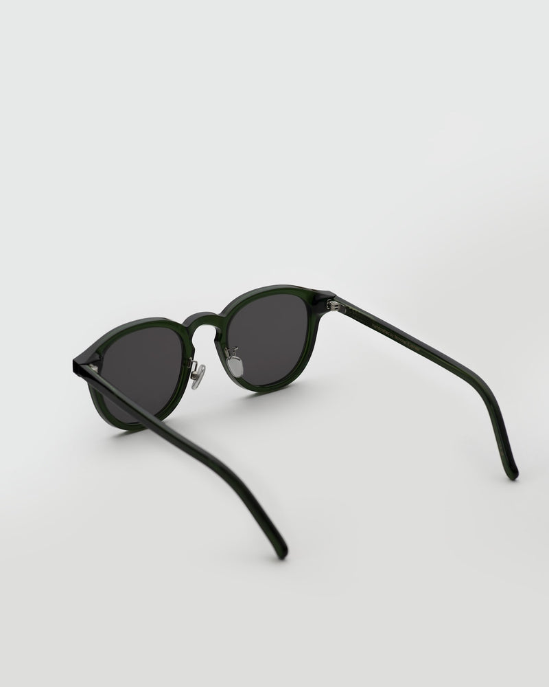 Nelson Bottle Green - grey solid lens