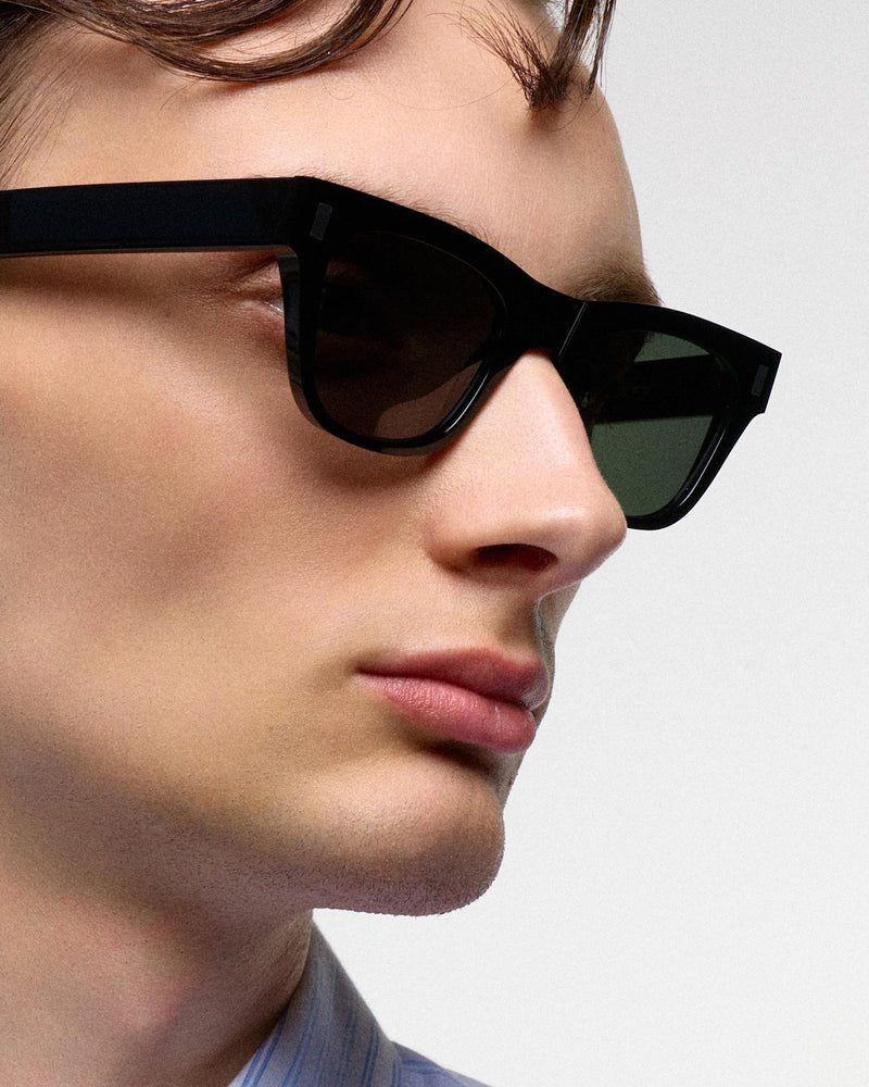 Aki Black - green solid lens