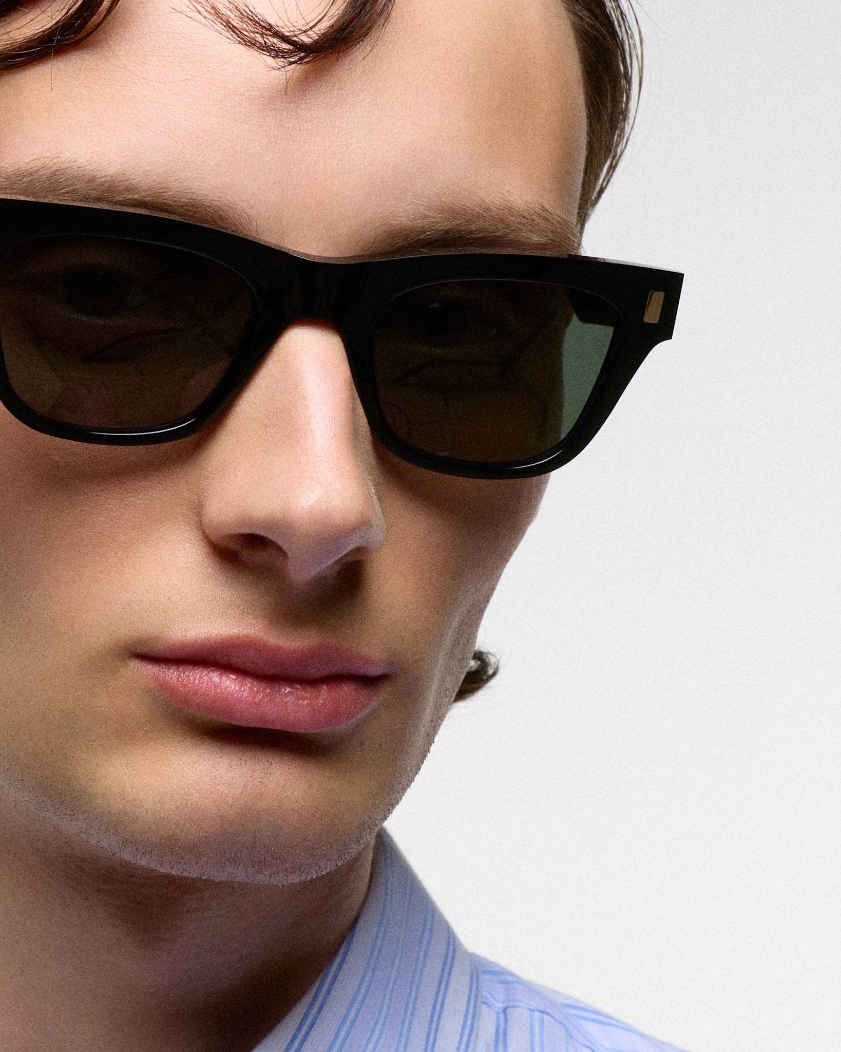 Aki Black - green solid lens