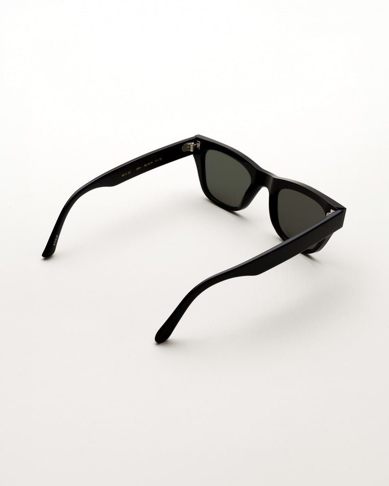 Aki Black - green solid lens