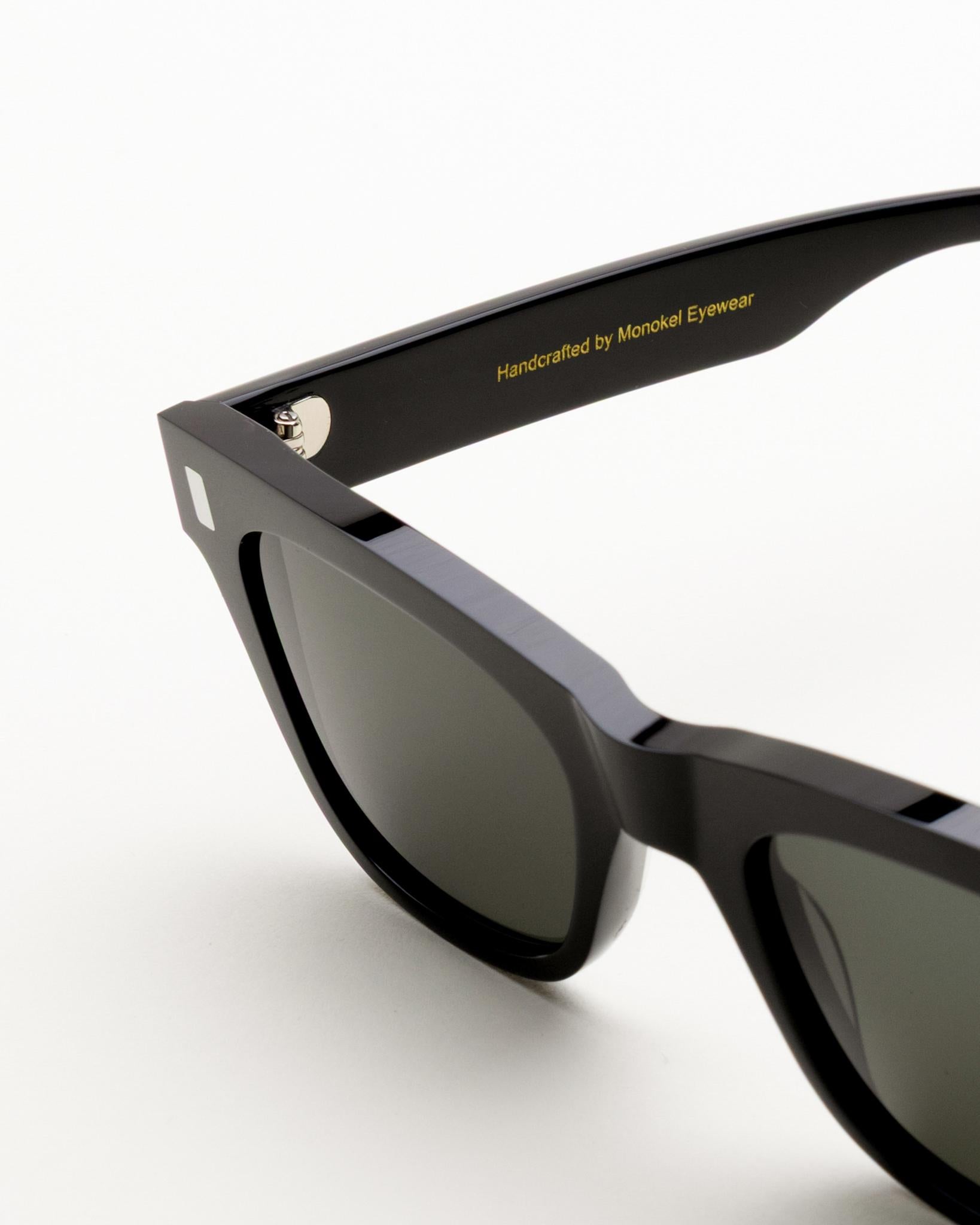 Aki Black - green solid lens