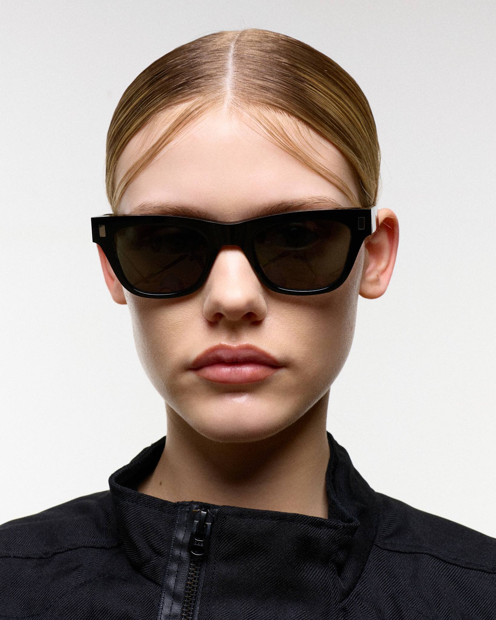 Aki Black - green solid lens