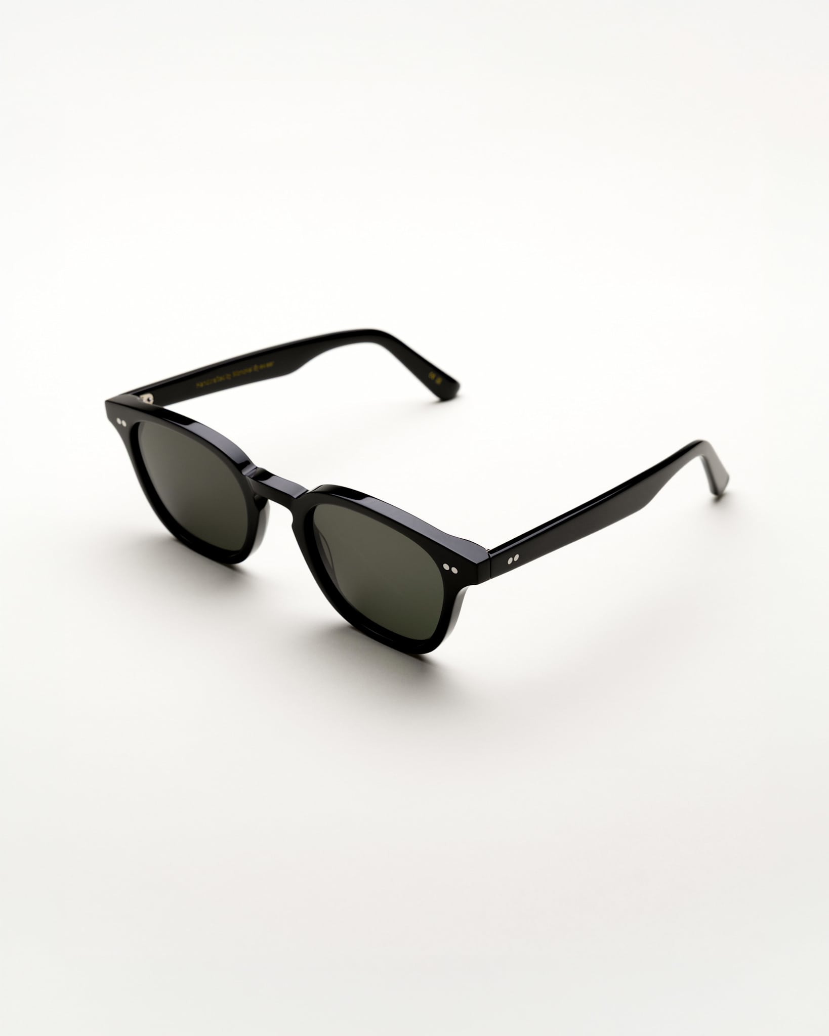River Black - green solid lens