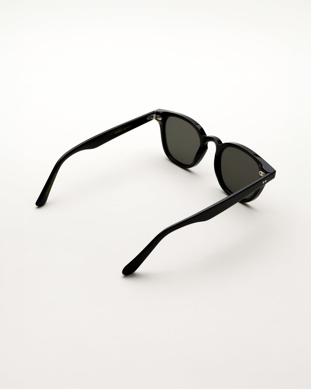 River Black - green solid lens