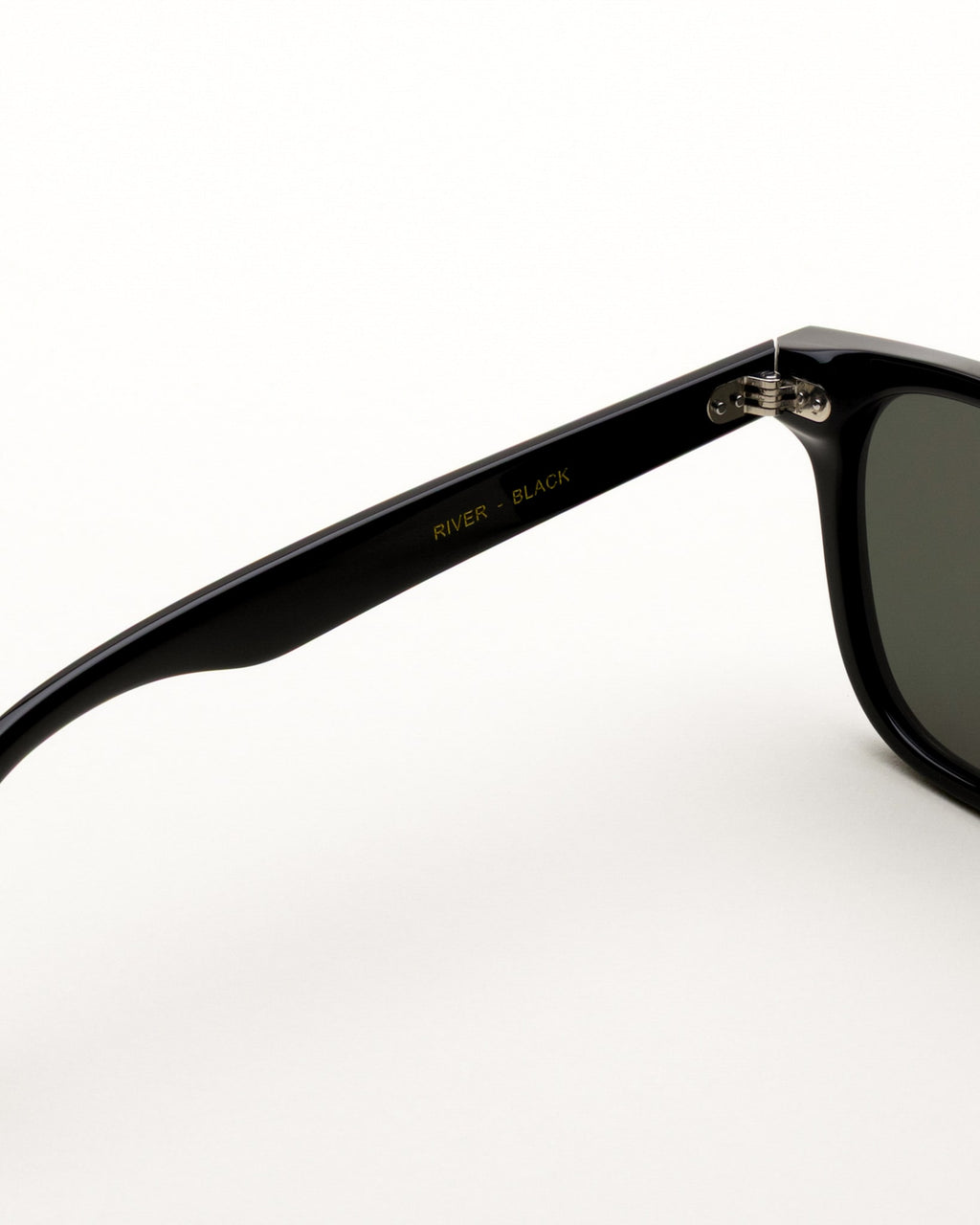 River Black - green solid lens