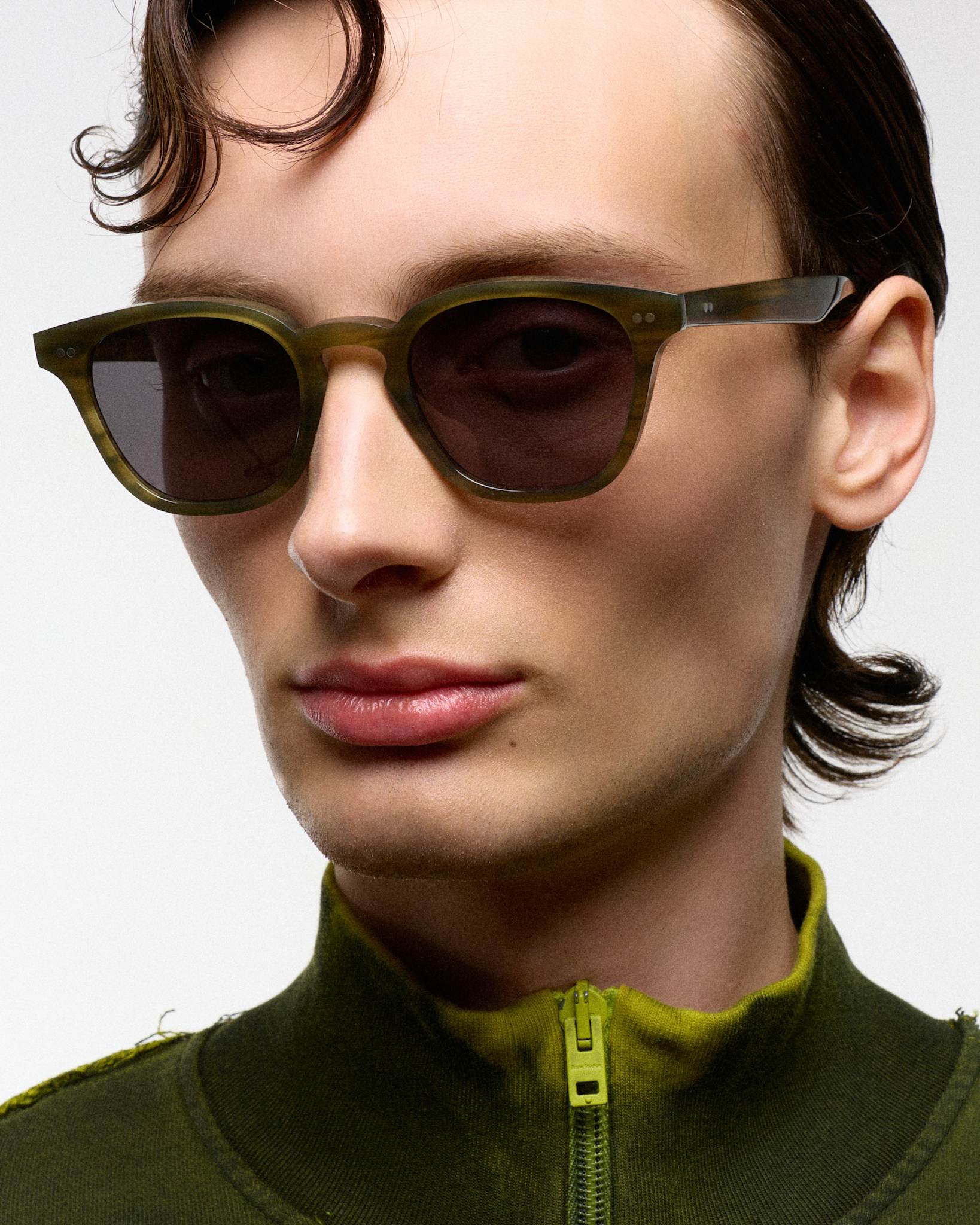 River Olive Demi - grey solid lens