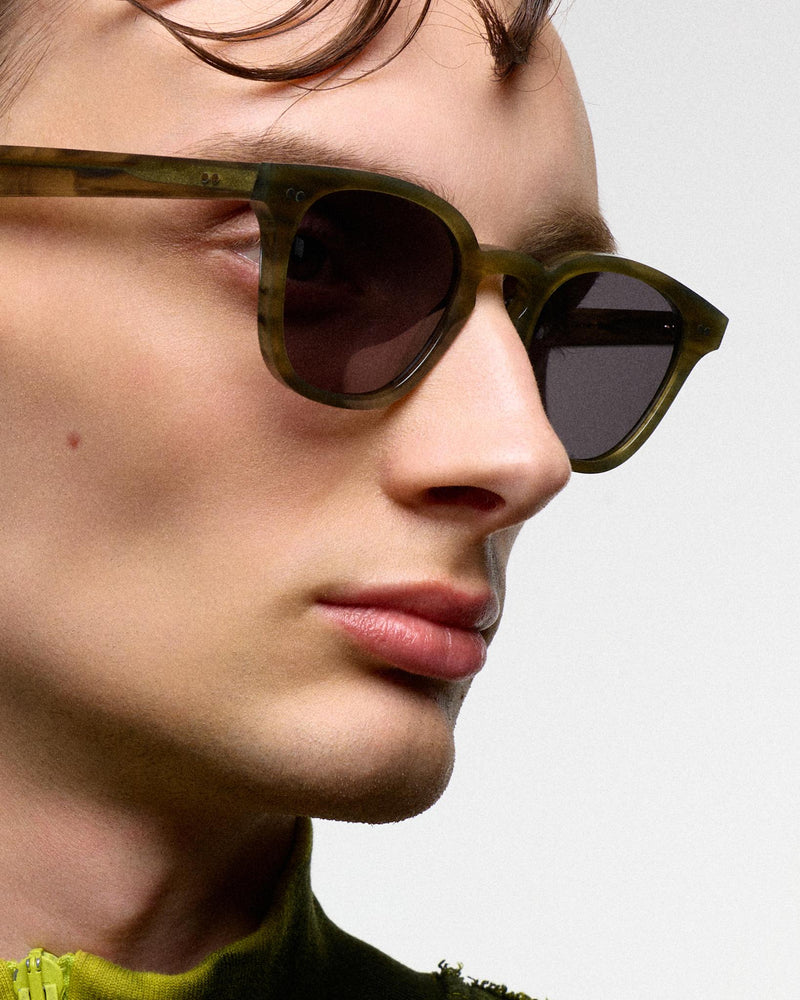 River Olive Demi - grey solid lens