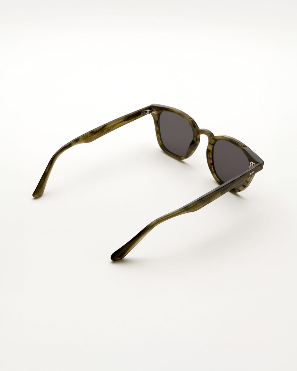 River Olive Demi - grey solid lens