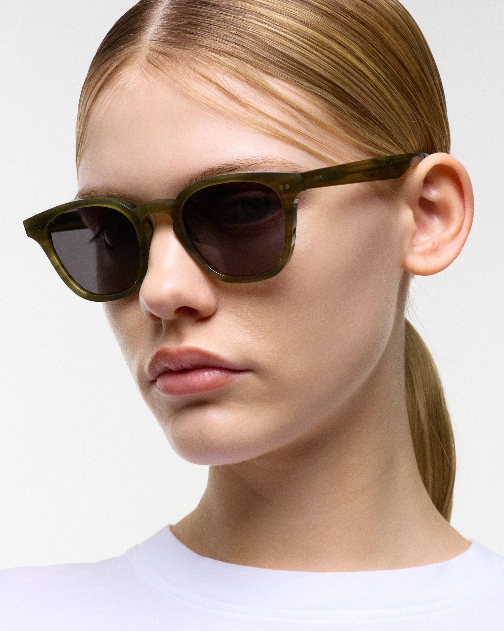 River Olive Demi - grey solid lens