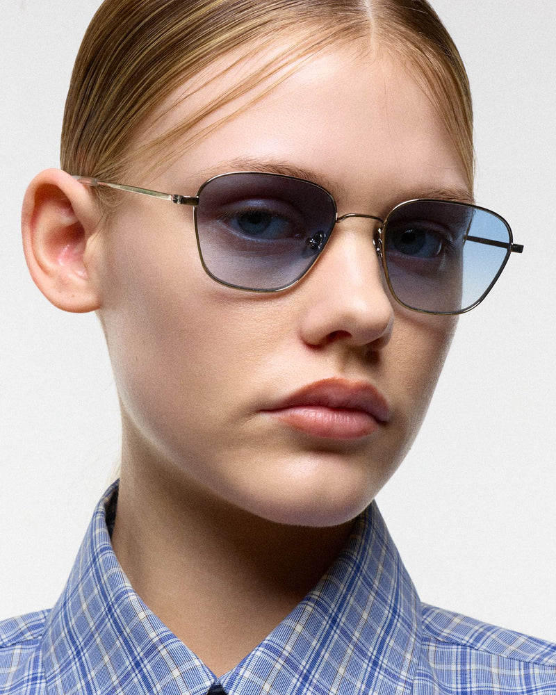 Otis Silver - blue gradient lens
