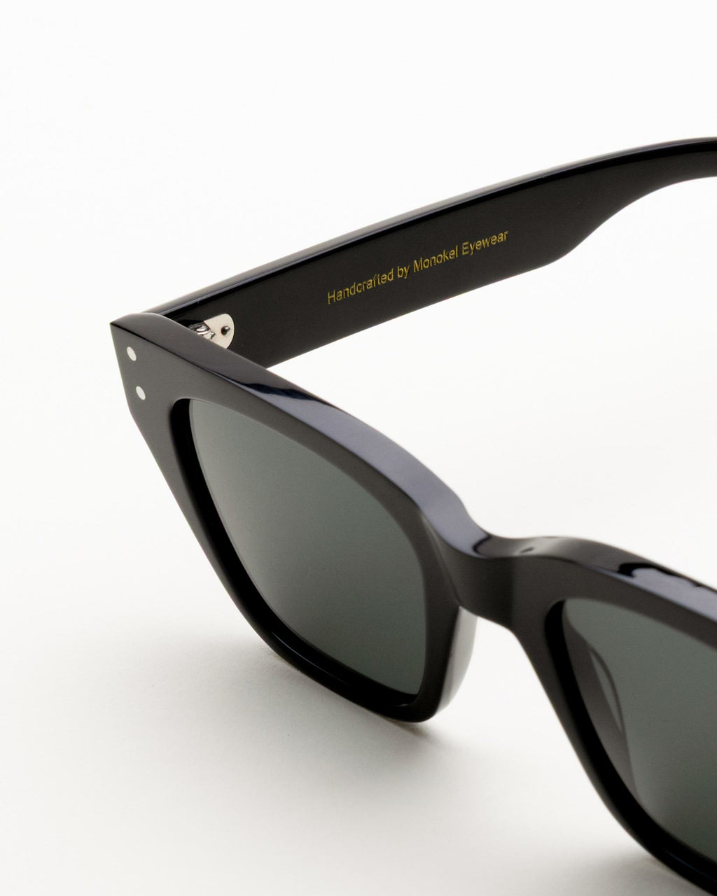 Memphis Black - green solid lens
