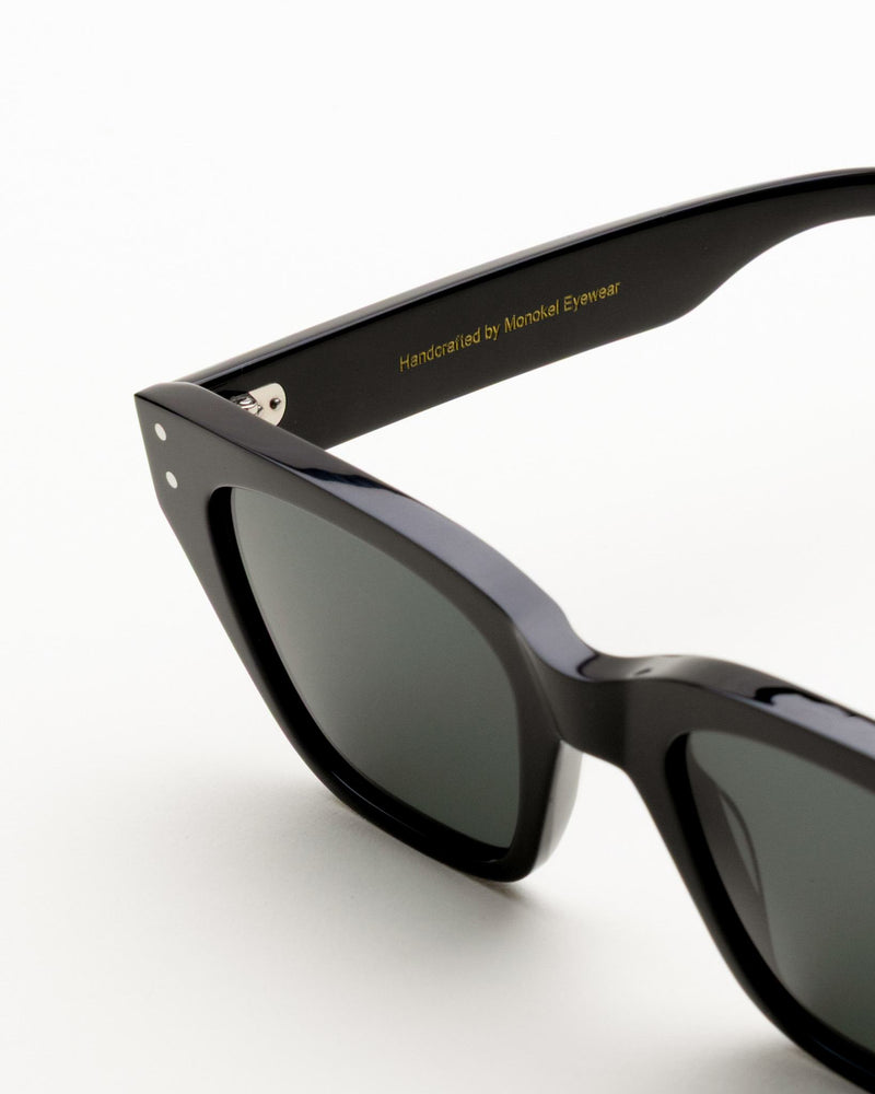 Memphis Black - green solid lens