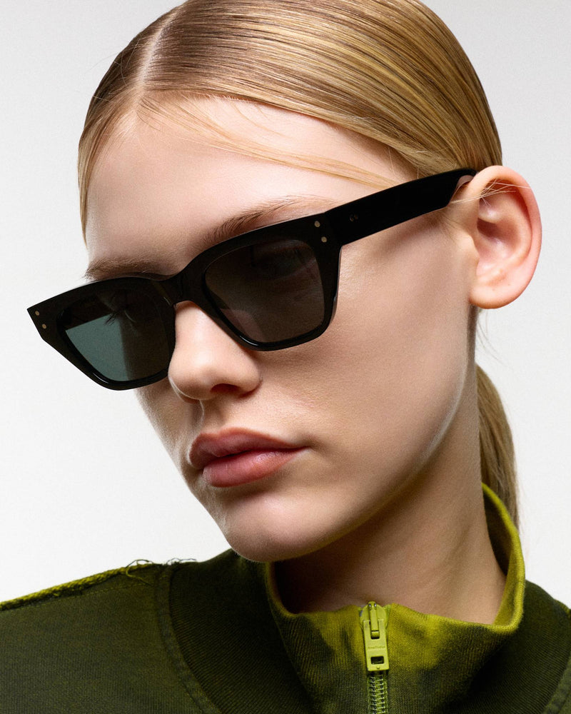 Memphis Black - green solid lens