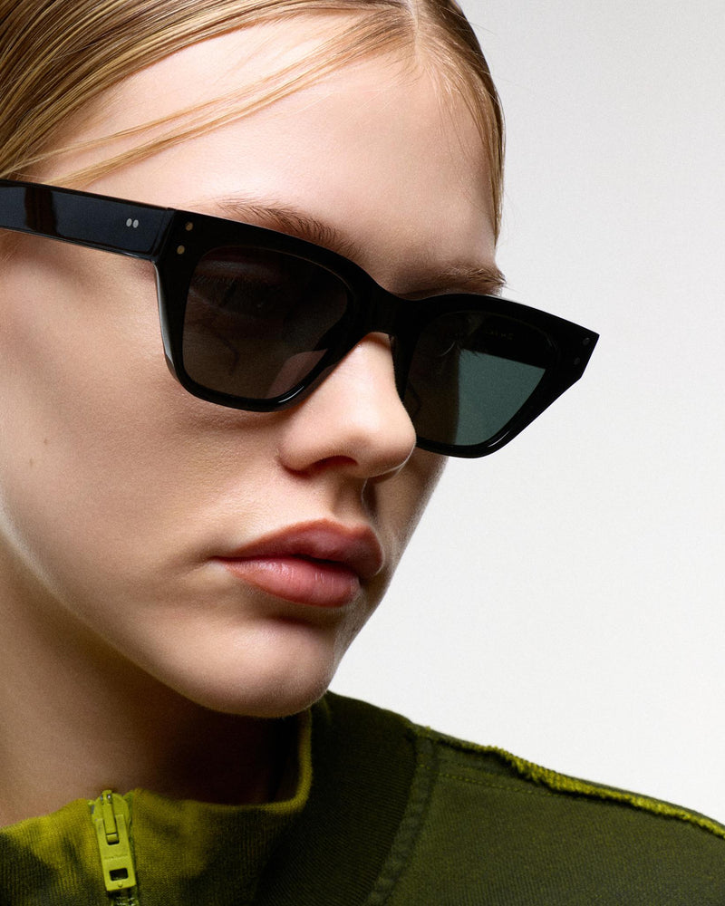 Memphis Black - green solid lens