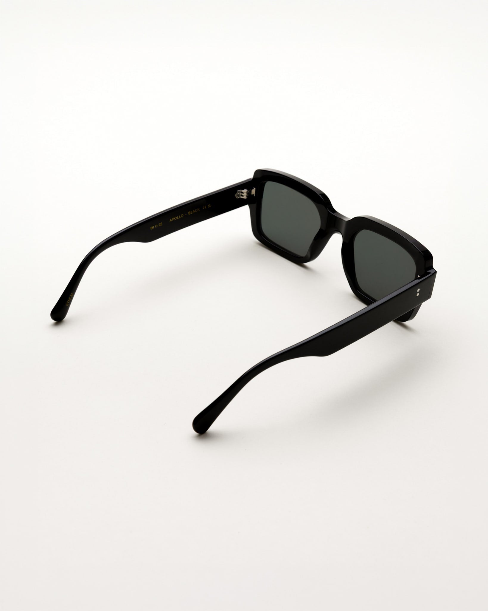 Apollo Black - green solid lens
