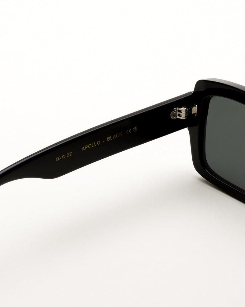 Apollo Black - green solid lens