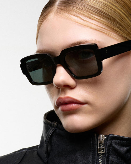 Apollo Black - green solid lens