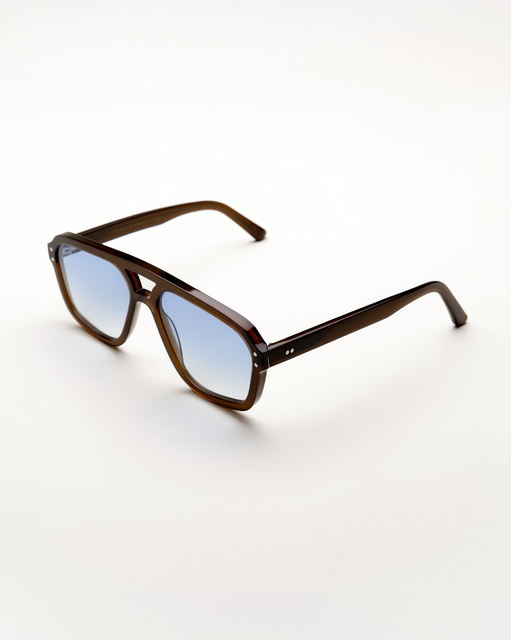 Jet Chocolate - blue gradient lens