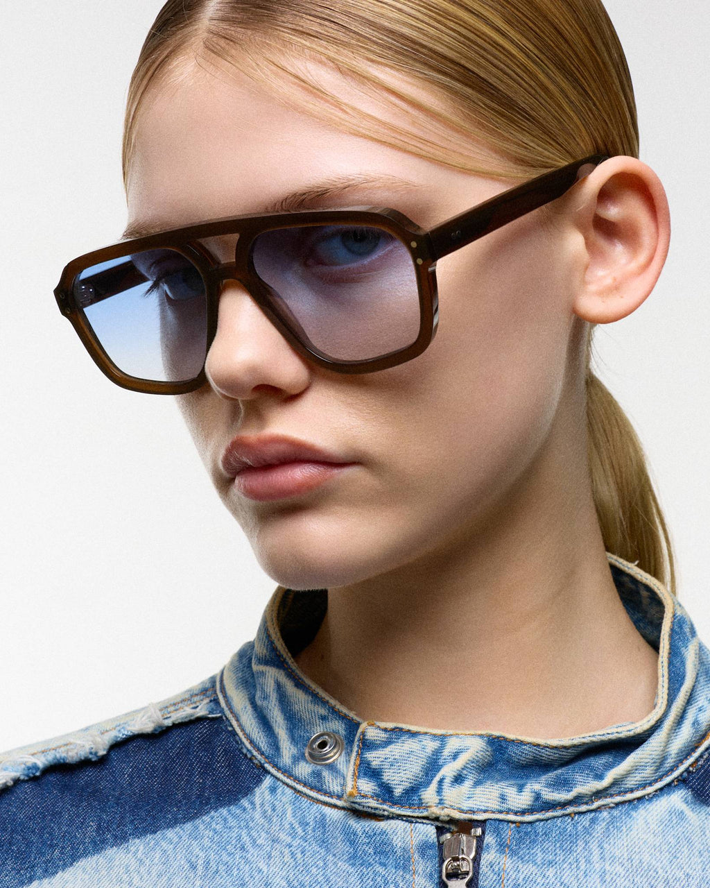Jet Chocolate - blue gradient lens