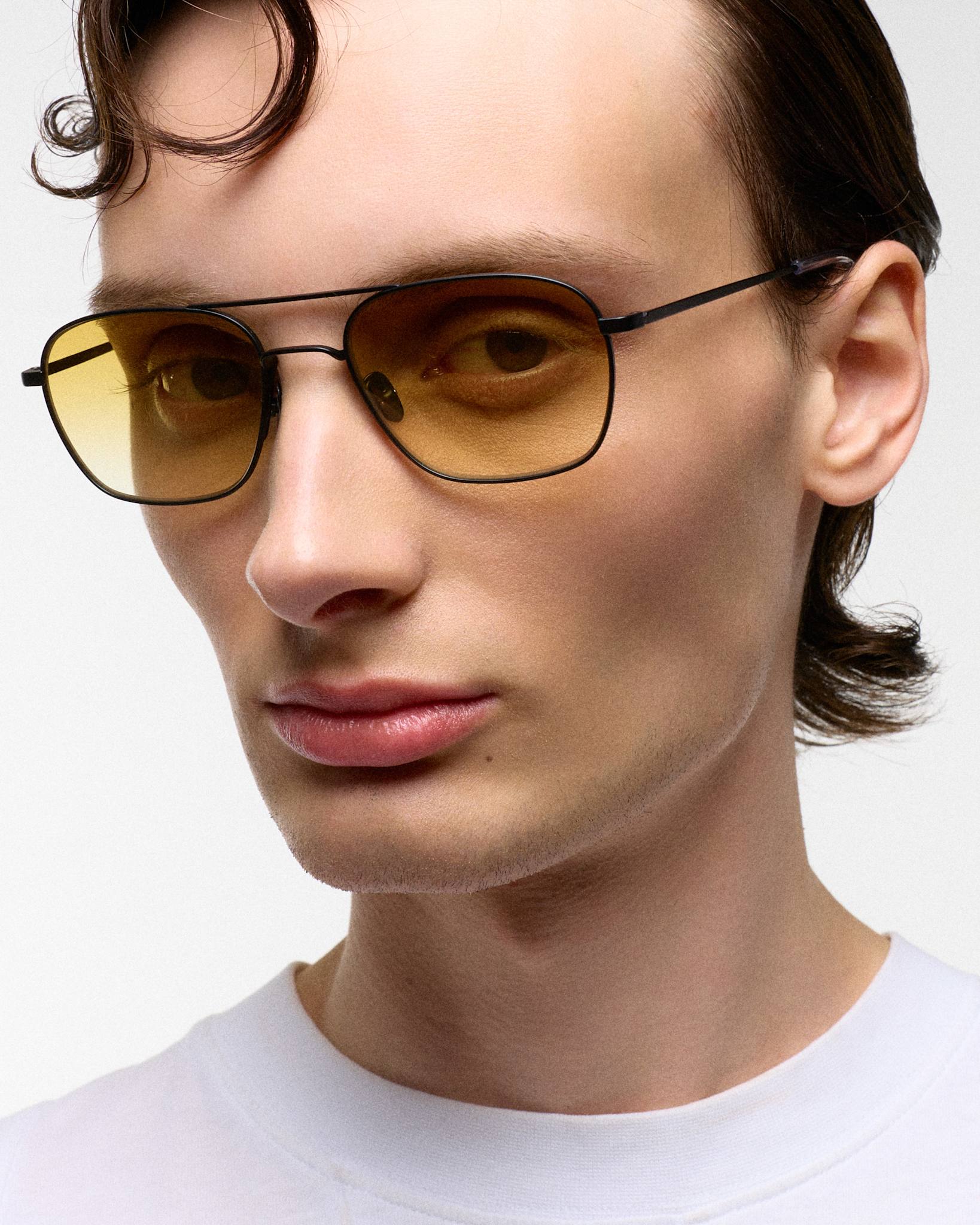 Dion matt Black - yellow gradient lens