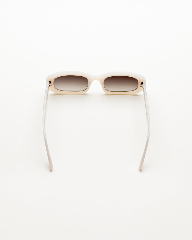 April Pearl - grey gradient lens