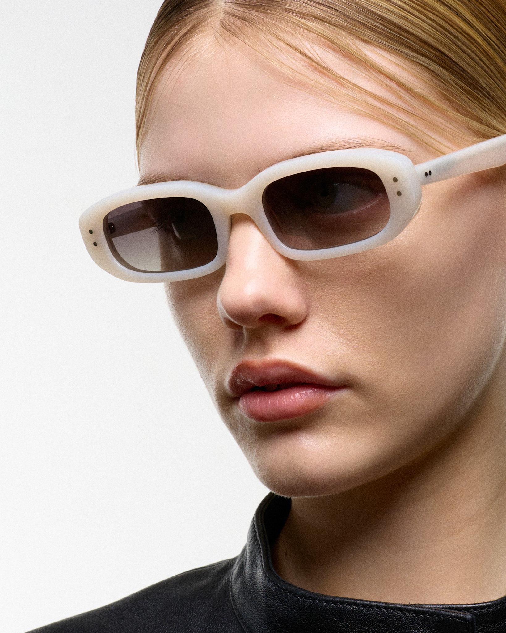 April Pearl - grey gradient lens