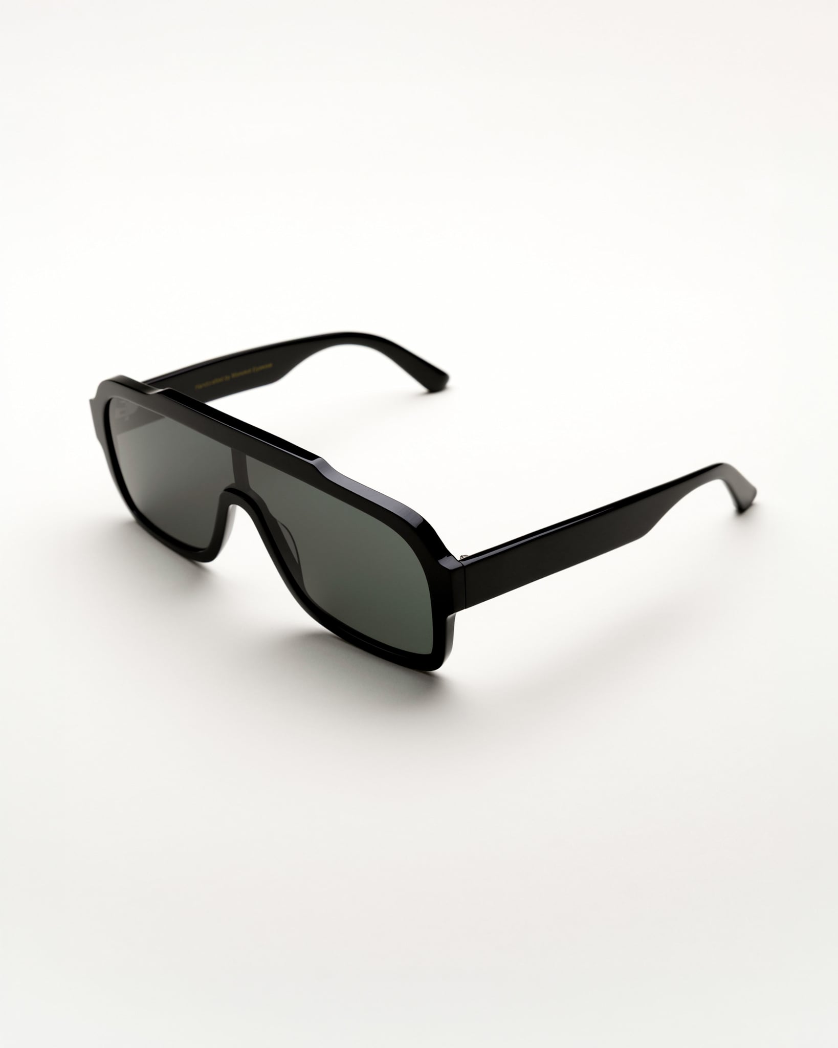 Aspen Black - green solid lens
