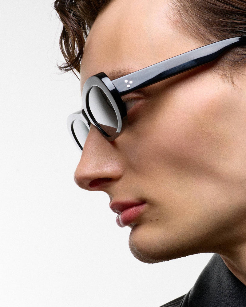 Belle Black - green solid lens