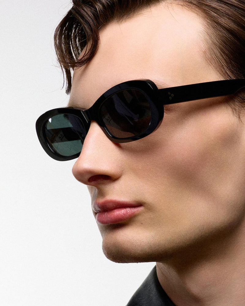 Belle Black - green solid lens