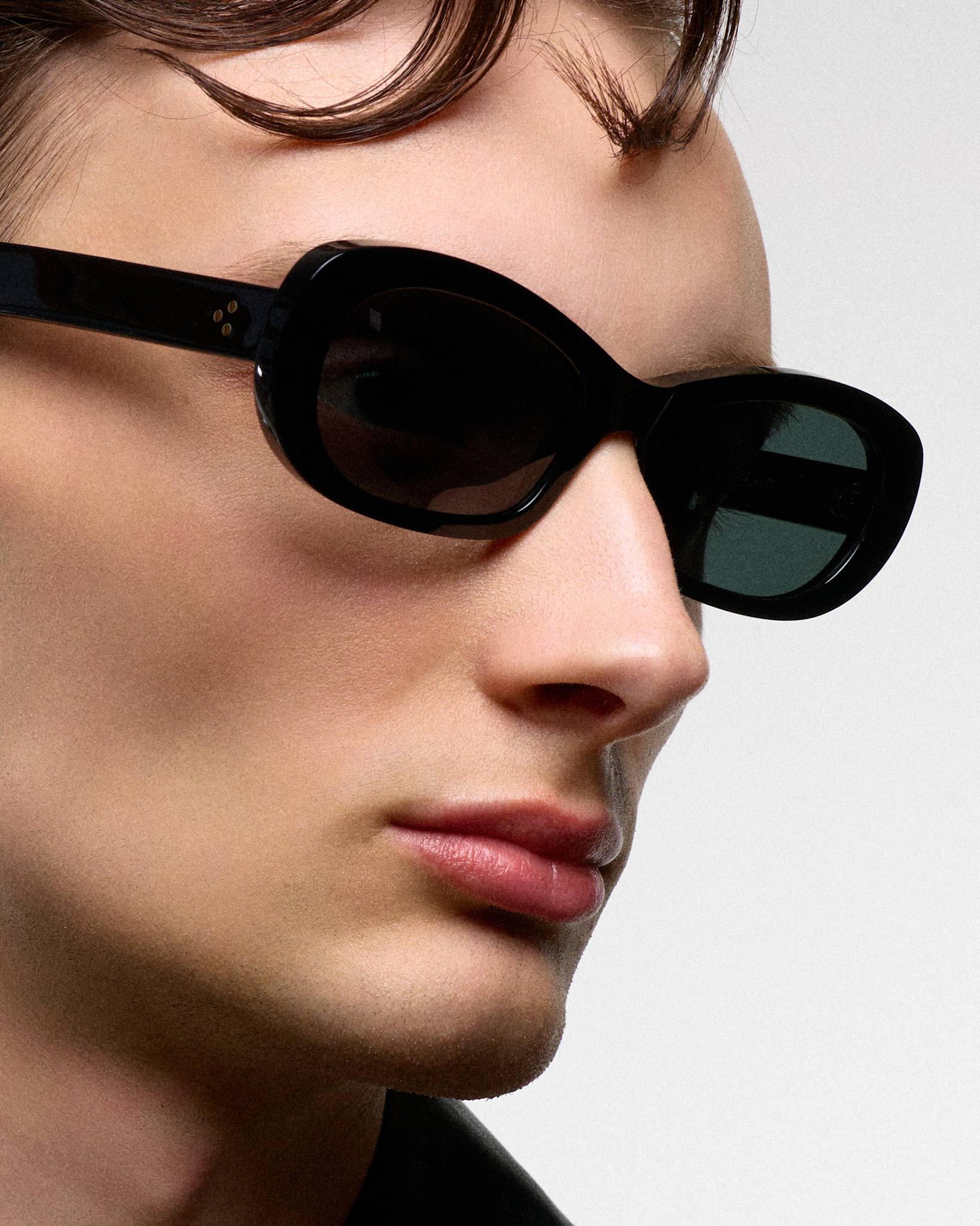 Belle Black - green solid lens
