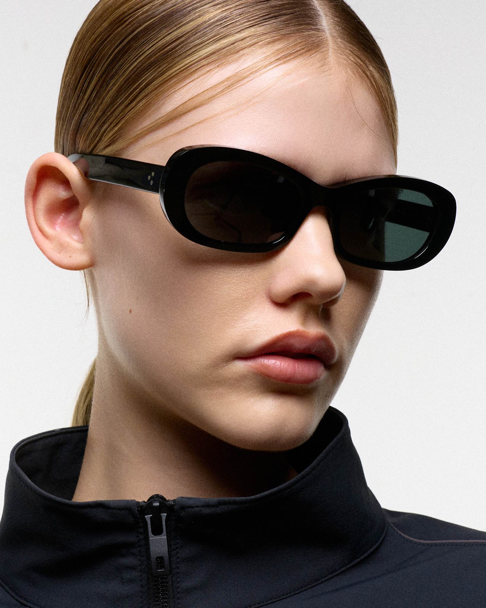 Belle Black - green solid lens