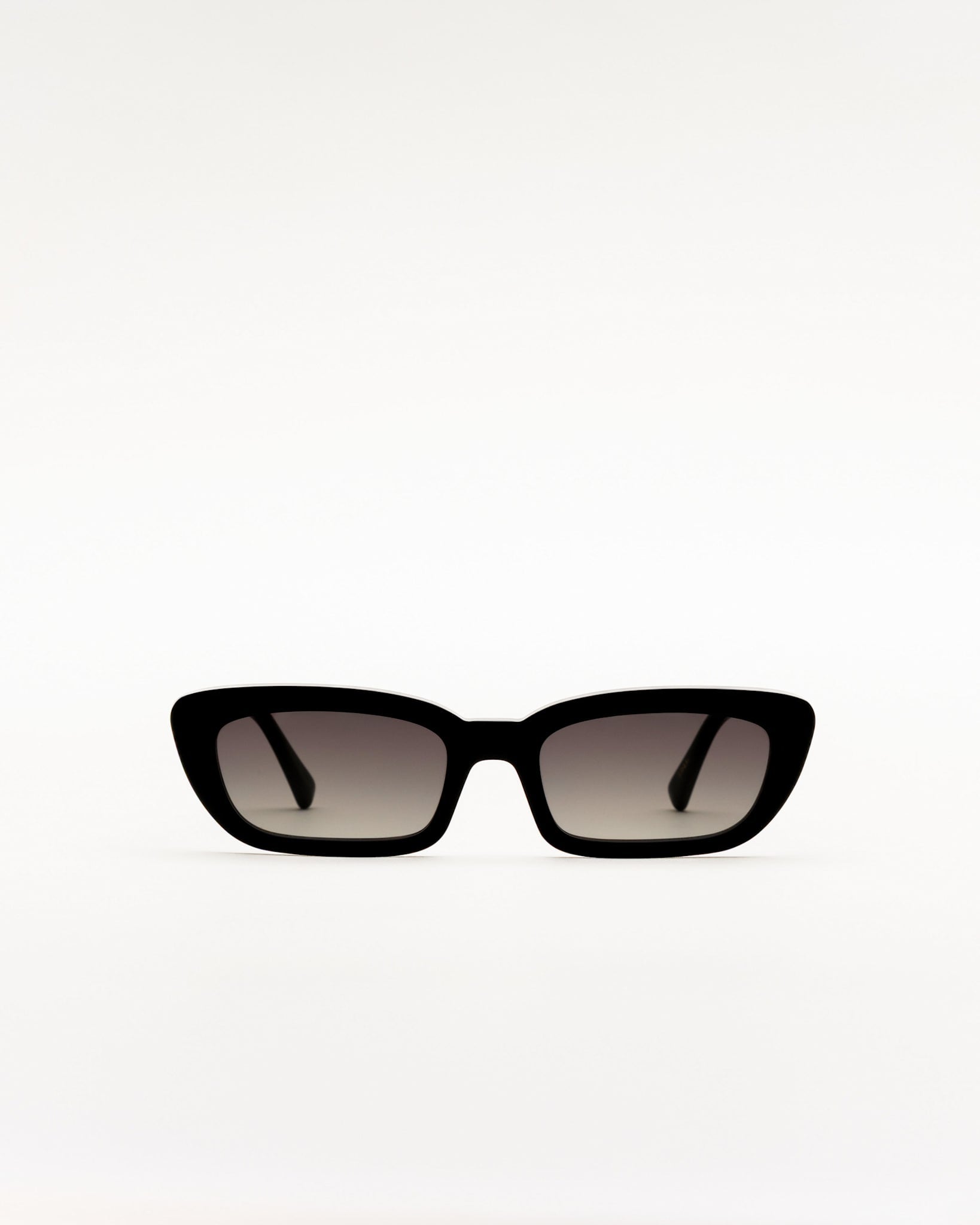 Nova Black - grey gradient lens