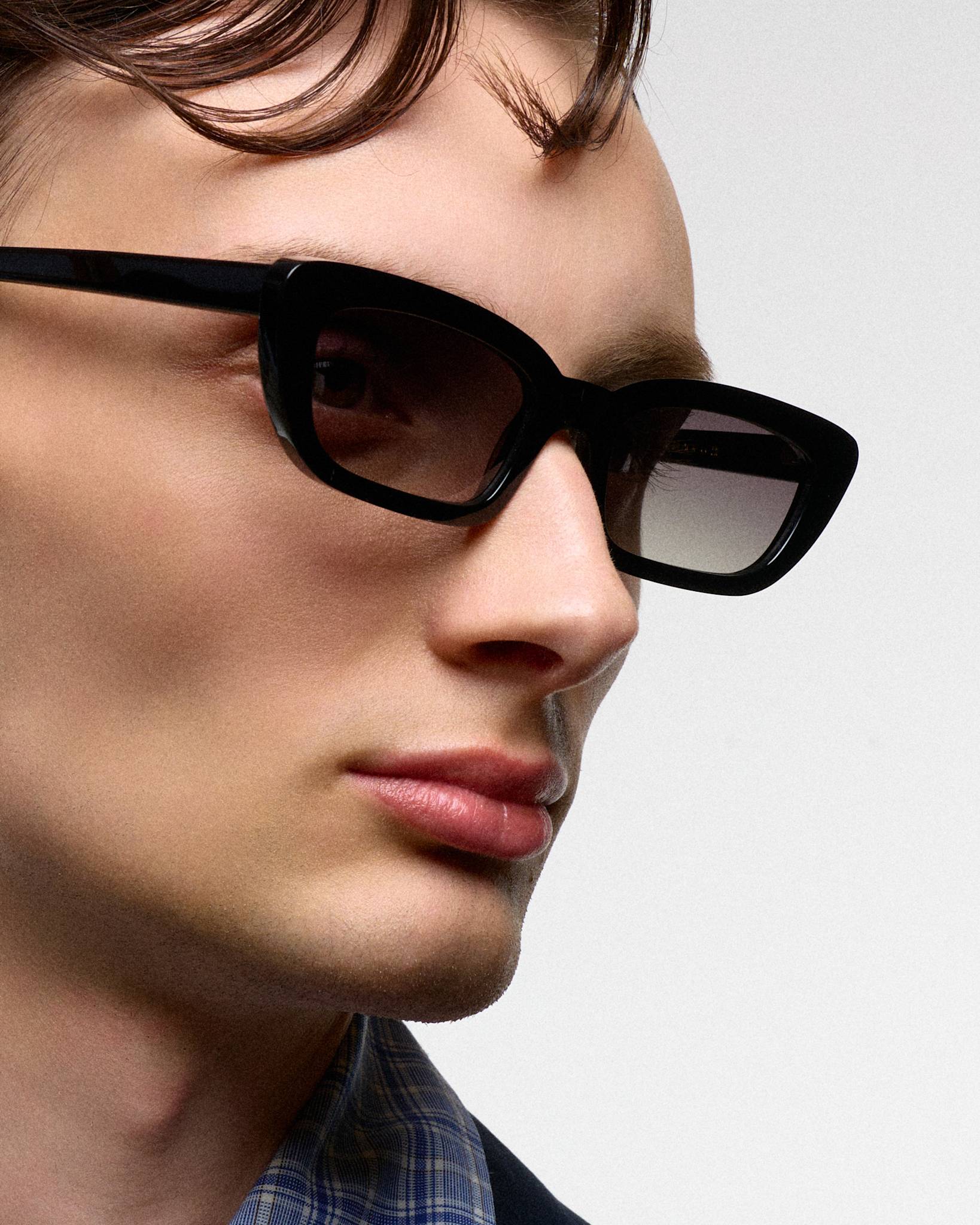 Nova Black - grey gradient lens