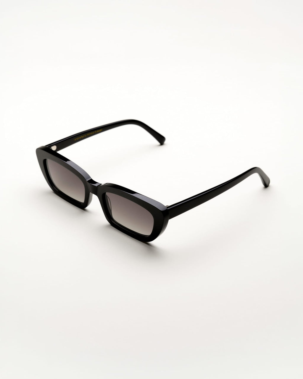 Nova Black - grey gradient lens