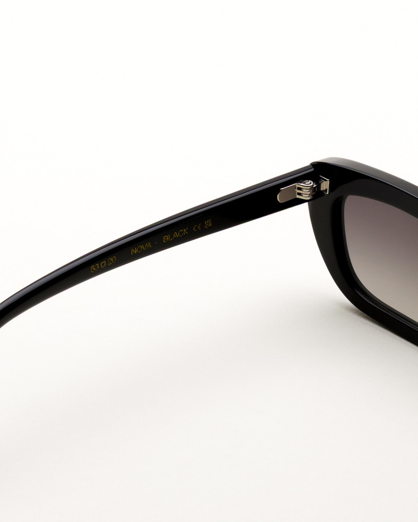 Nova Black - grey gradient lens