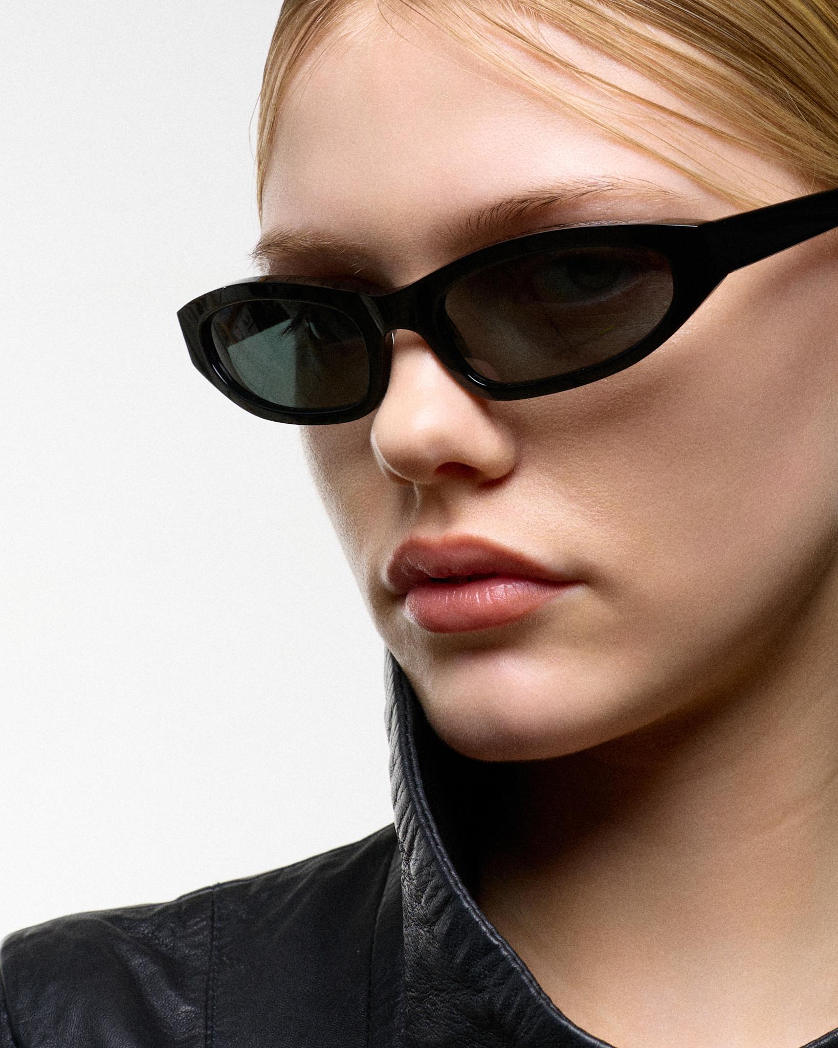 Miles Black - Green solid lens