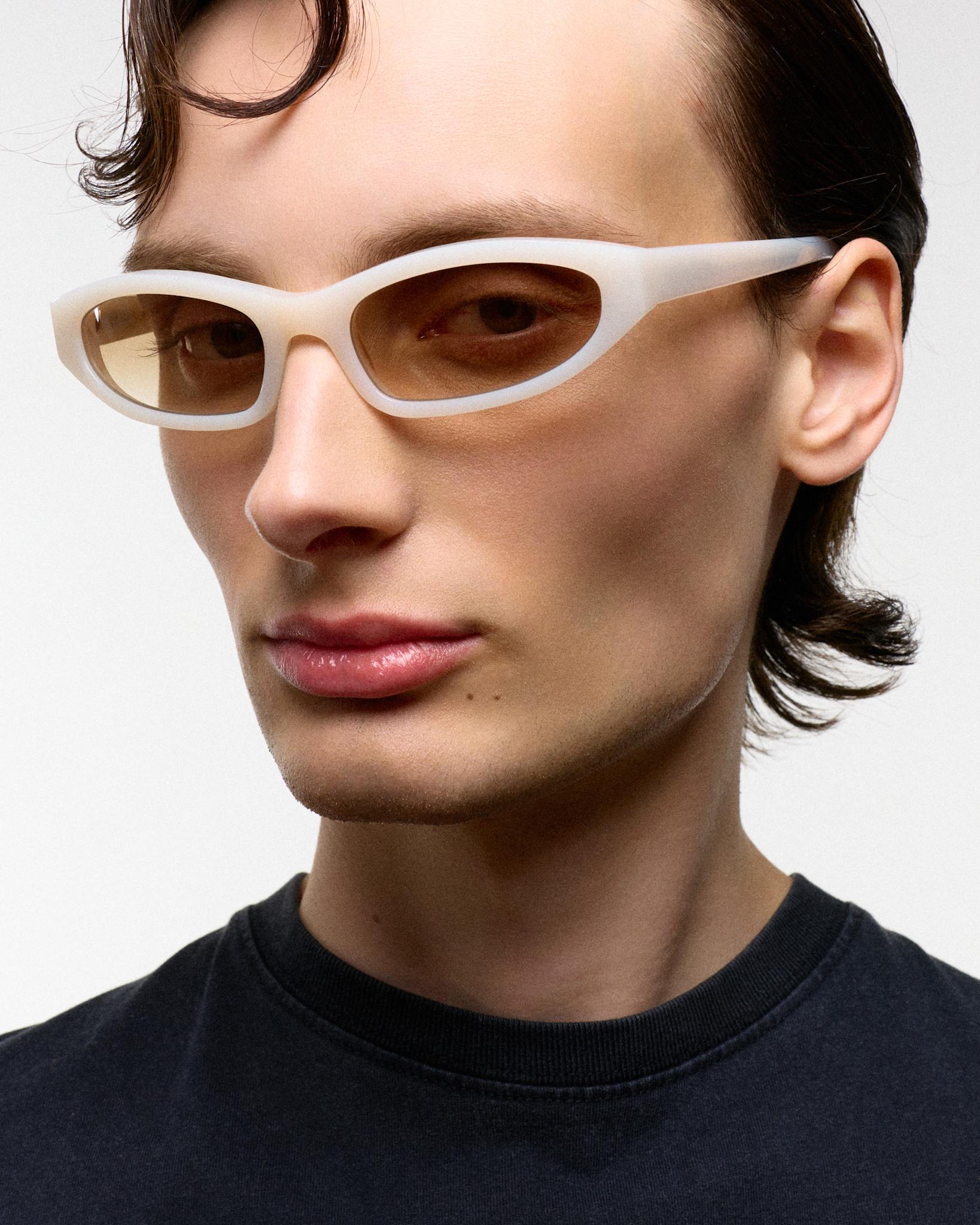 Miles Pearl - brown gradient lens