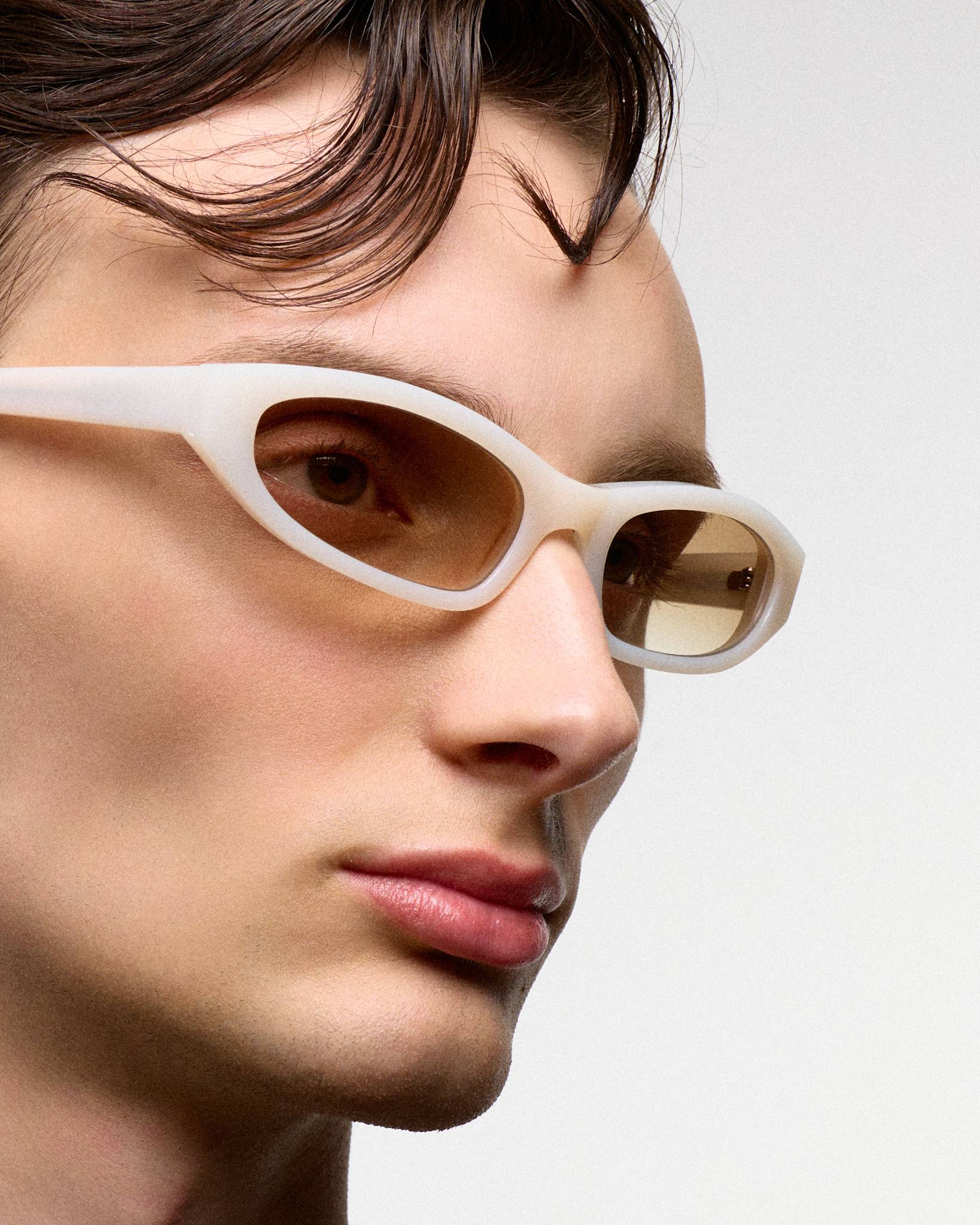 Miles Pearl - brown gradient lens