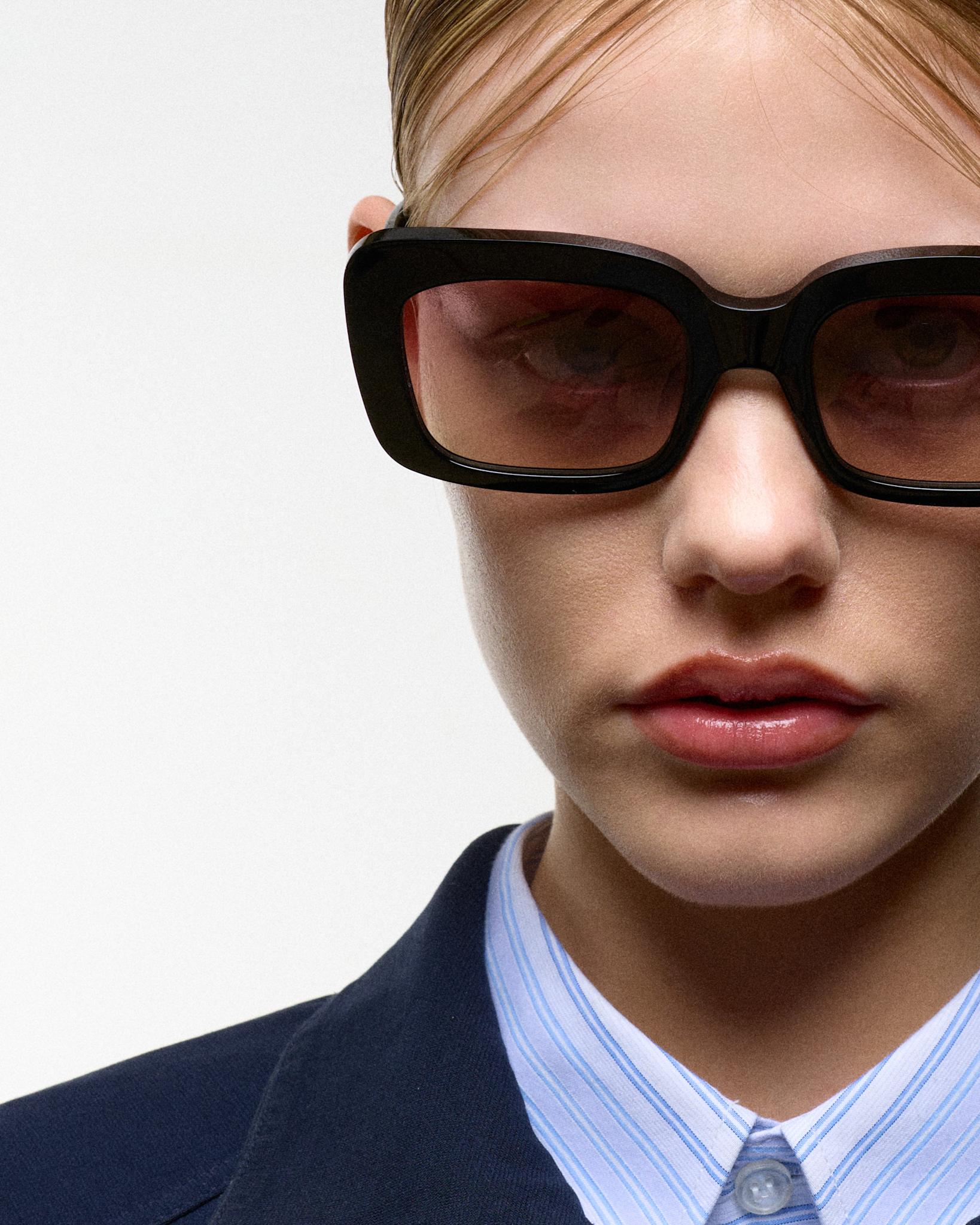 Molly Black - rose gradient lens