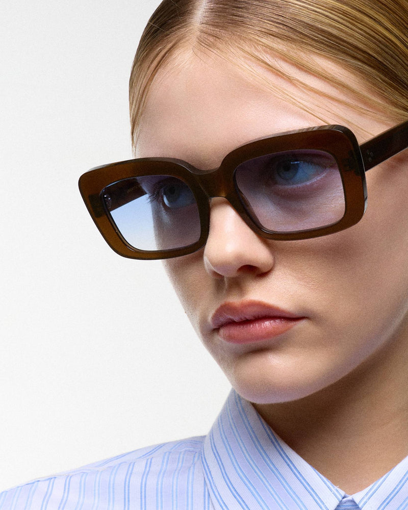 Molly Chocolate - blue gradient lens