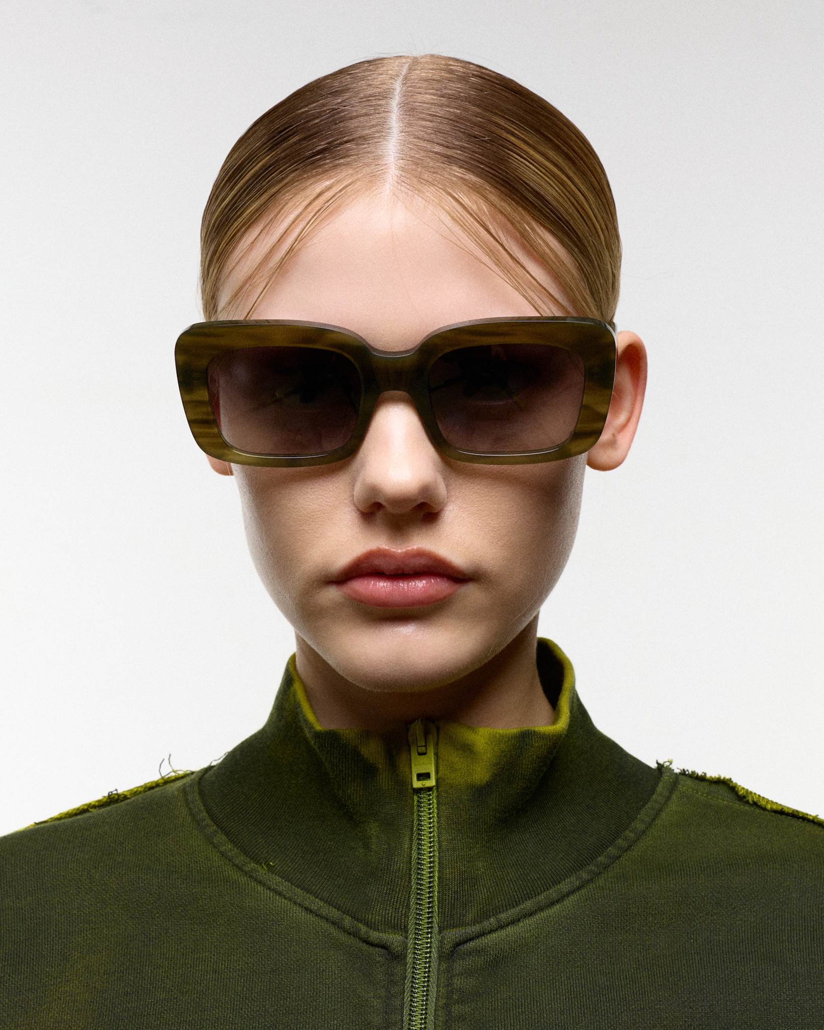 Molly Olive Demi - grey gradient lens