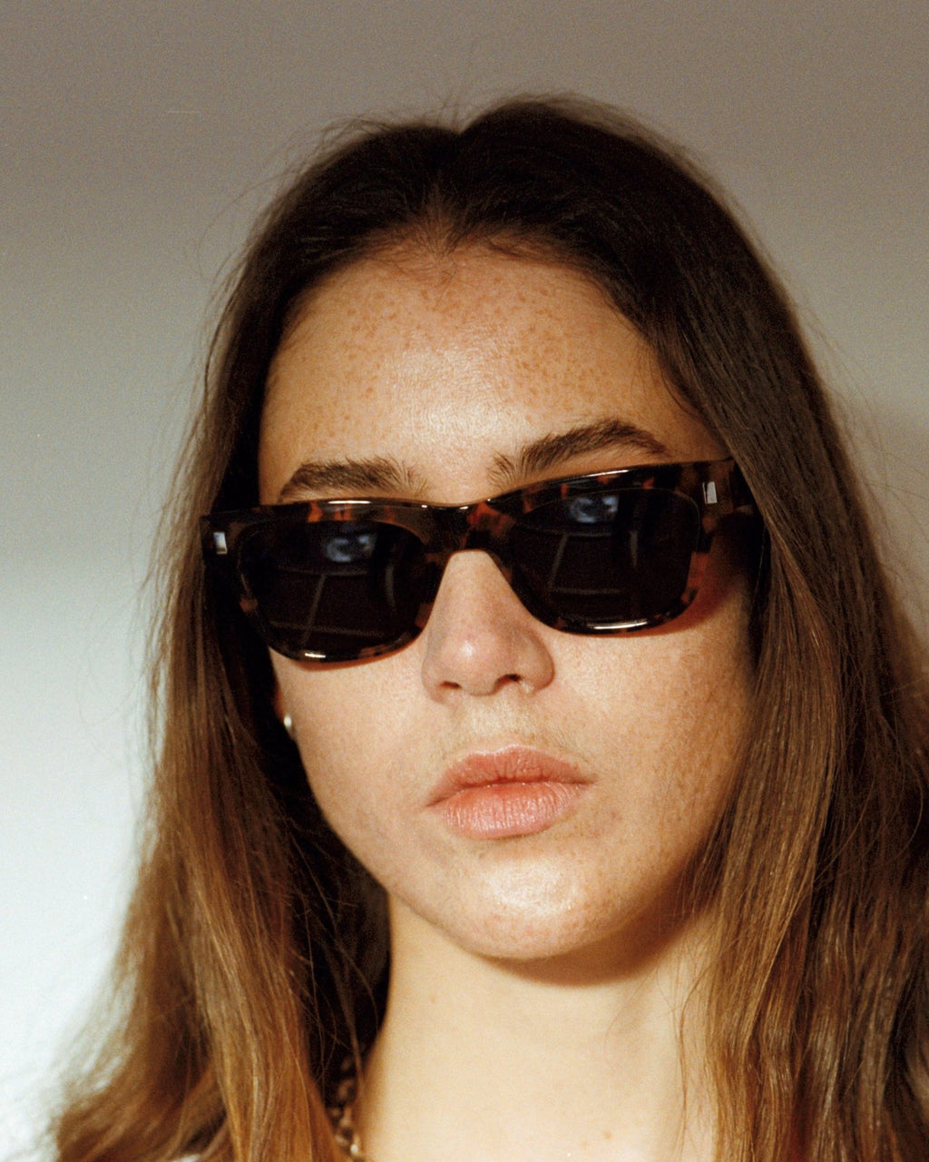 Aki Havana - grey solid lens