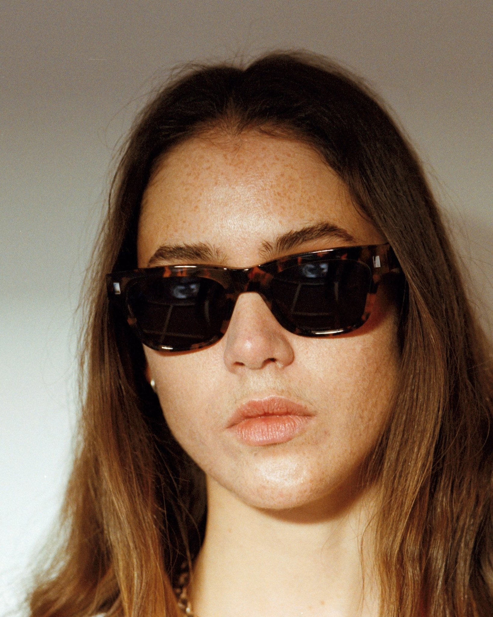 Aki Havana - grey solid lens