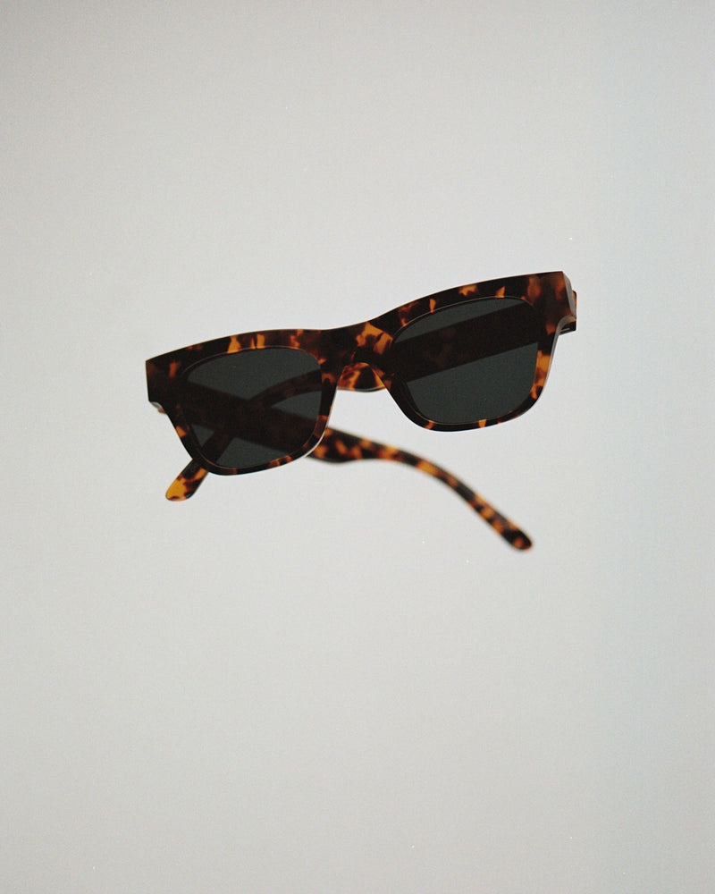 Aki Havana - grey solid lens