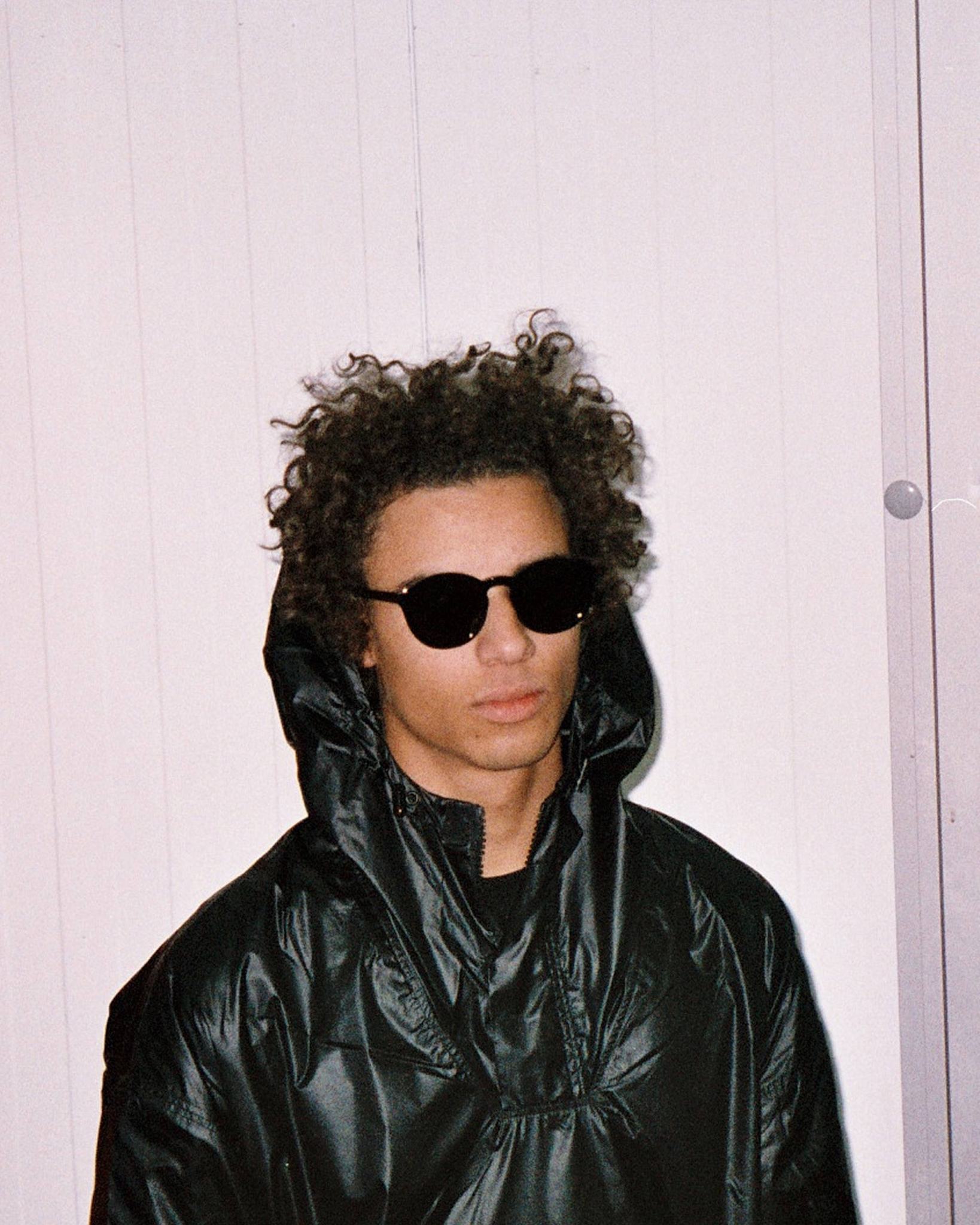 Barstow Black - grey solid lens