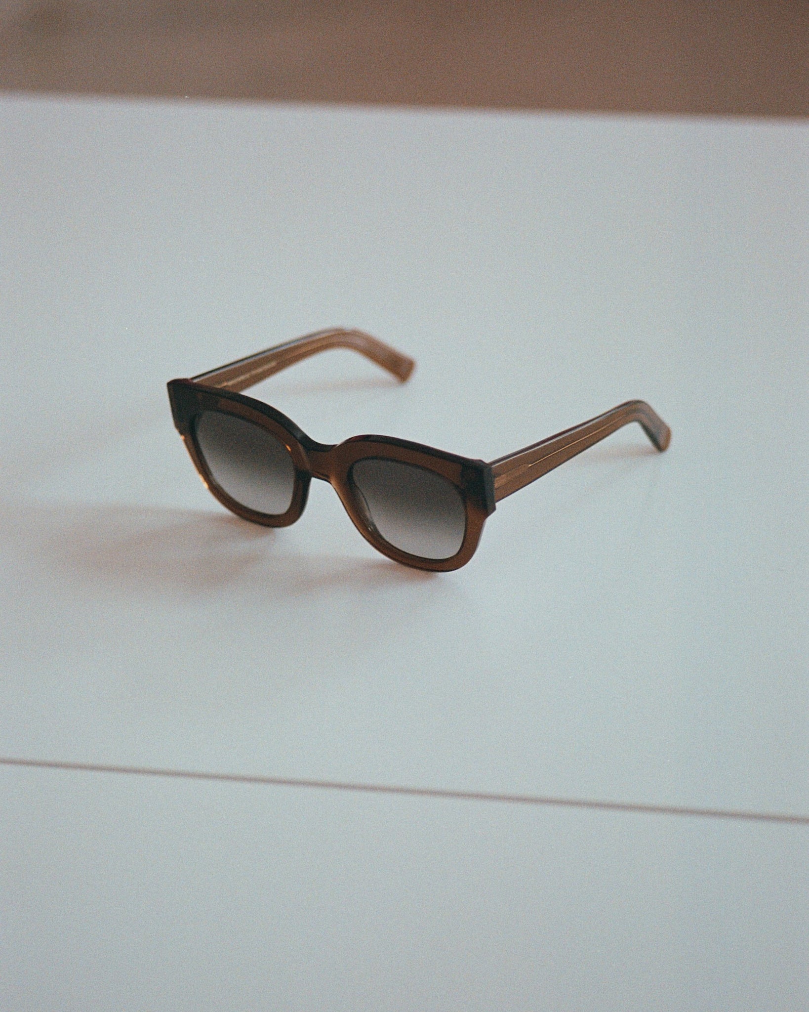 Cleo Cola - grey gradient lens