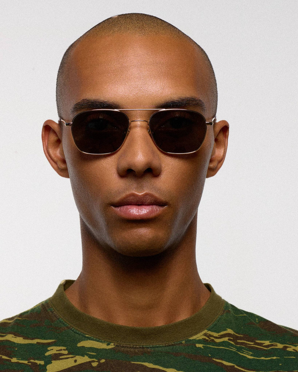 Dion Gold - green solid lens